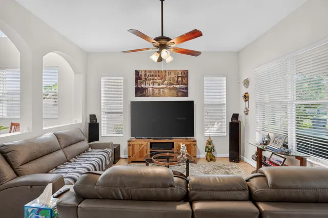 Residence photo 4