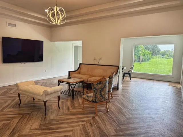 Residence photo 2