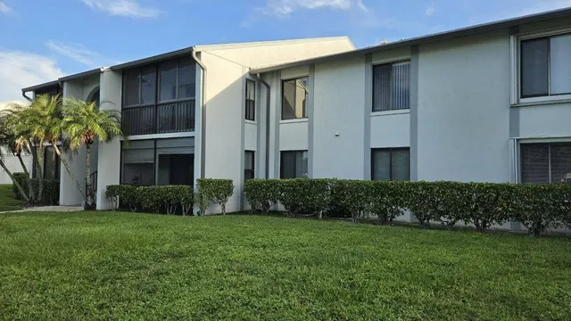 Unit F2 photo 2