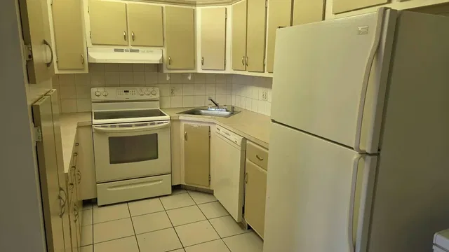 Unit F2 photo 9