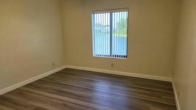 Unit F2 photo 11