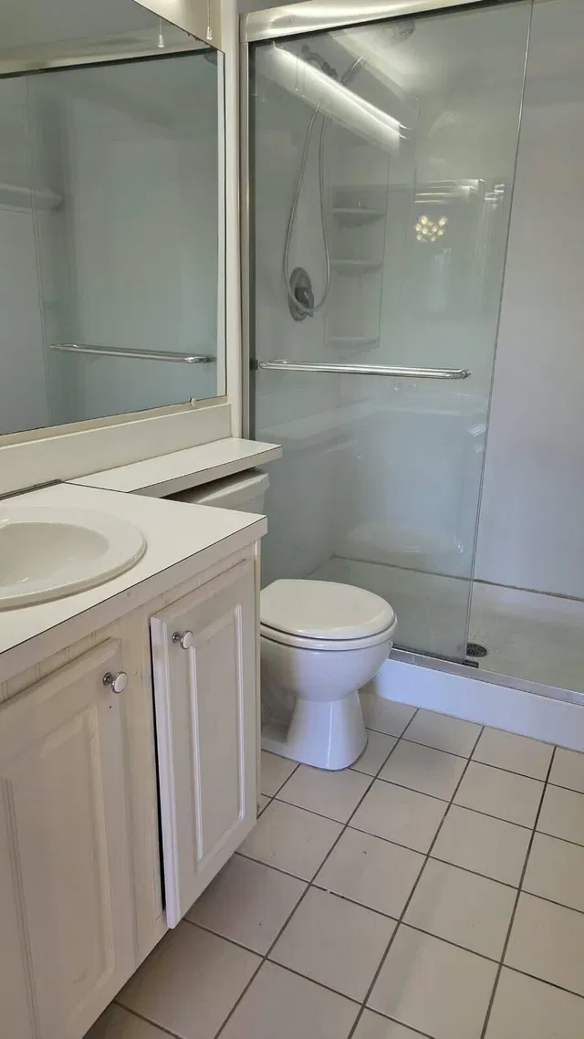 Unit F2 photo 14