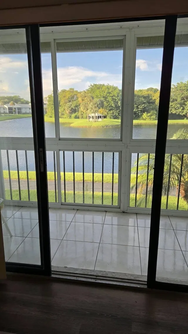 Unit F2 photo 19