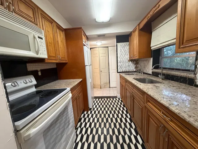 Residence photo 2