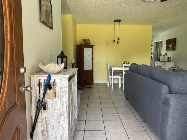  Residence photo 6