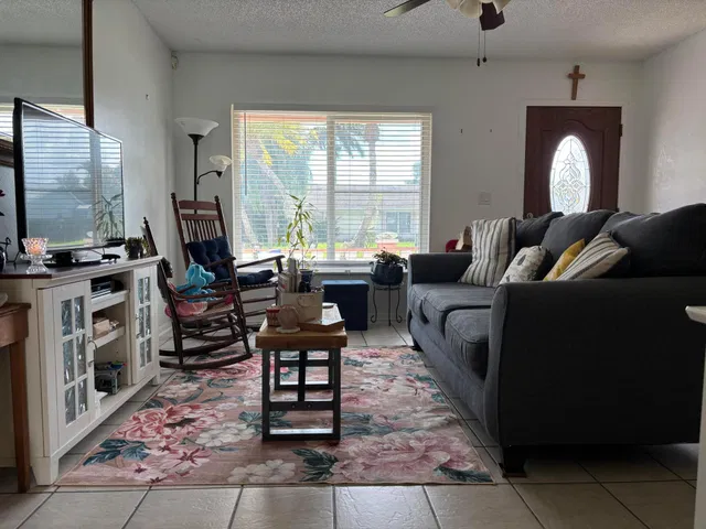  Residence photo 8