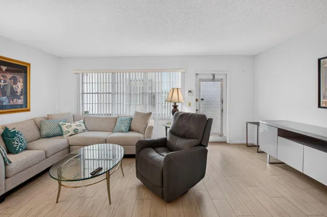 Residence photo 8