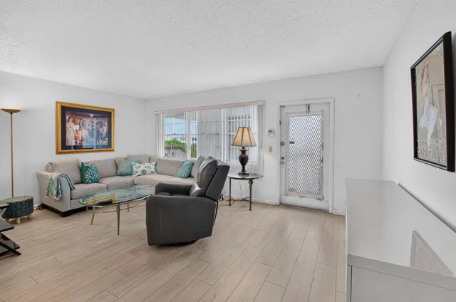 Residence photo 11