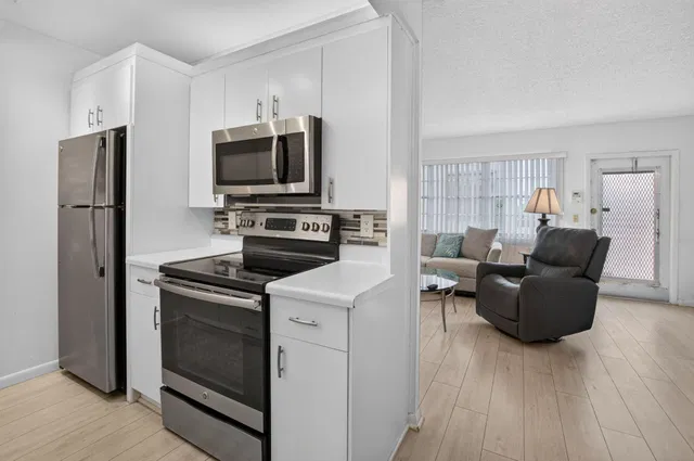 Residence photo 16