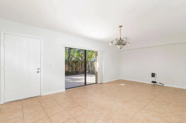 Residence photo 8