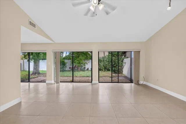 Residence photo 3