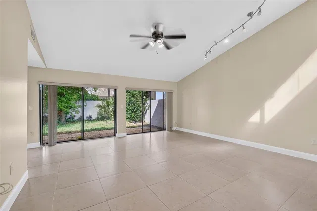 Residence photo 8