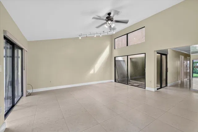 Residence photo 11