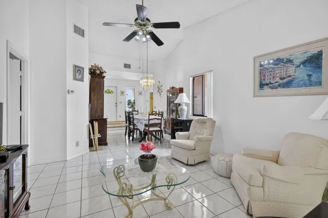 Residence photo 6