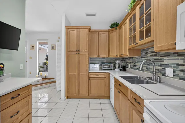 Residence photo 11