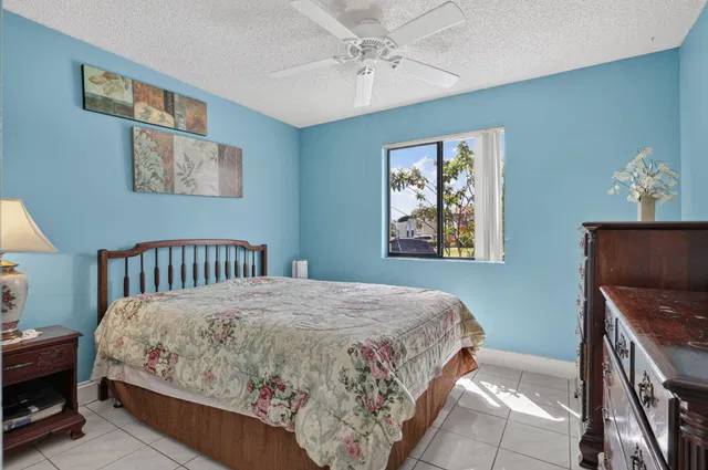 Residence photo 16