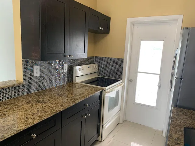  Unit 211 photo 4