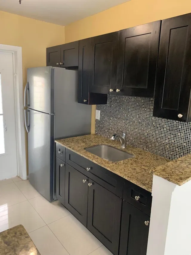  Unit 211 photo 5