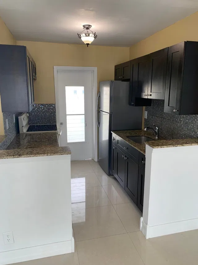  Unit 211 photo 6