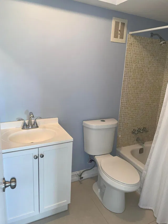  Unit 211 photo 11