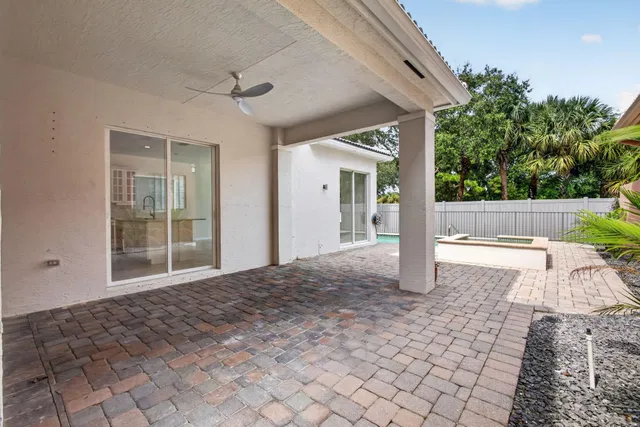 Residence photo 53
