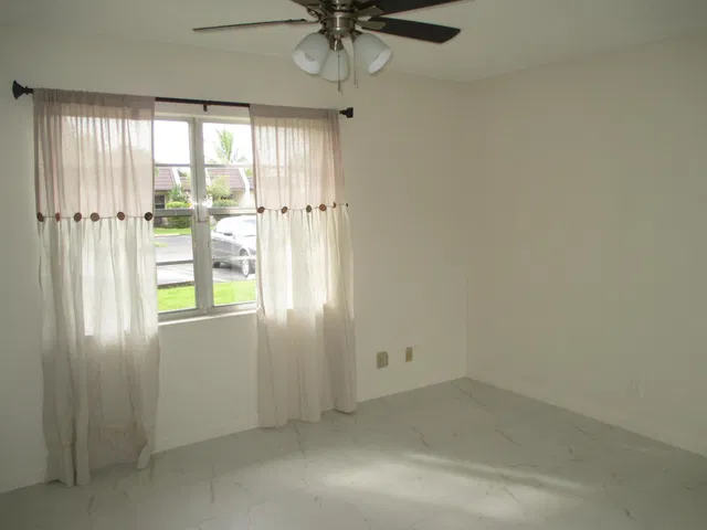 Residence photo 16