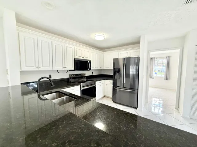  Residence photo 4