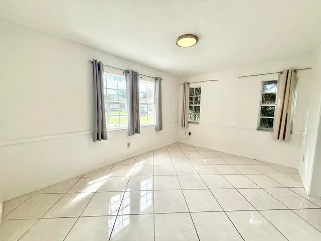  Residence photo 6