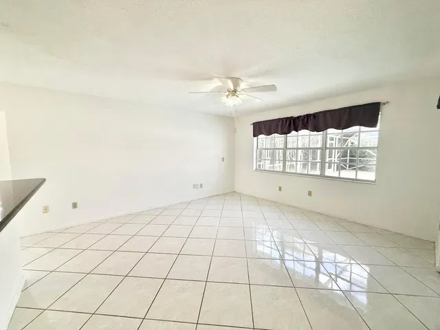  Residence photo 23