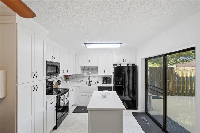 Unit 327 photo 6