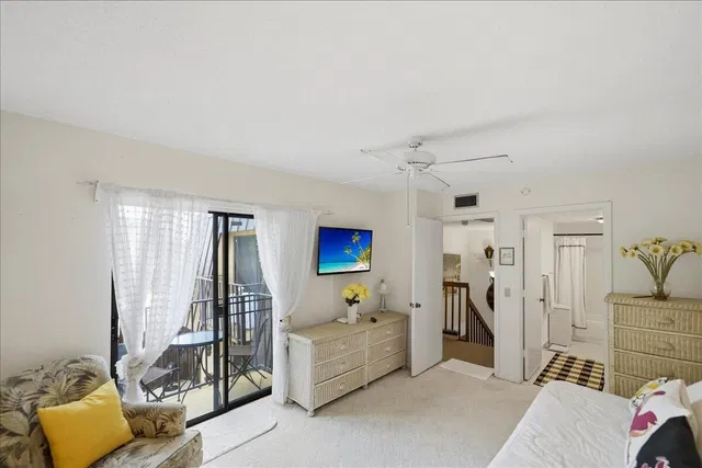 Unit 327 photo 18