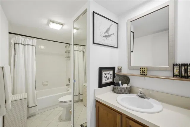 Unit 327 photo 20