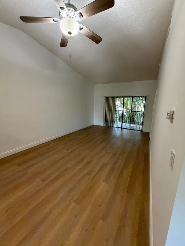  Unit N228 photo 4