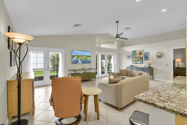 Residence photo 2