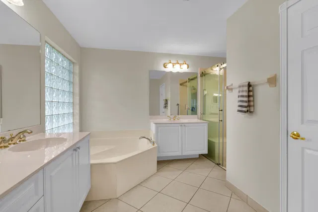 Residence photo 24