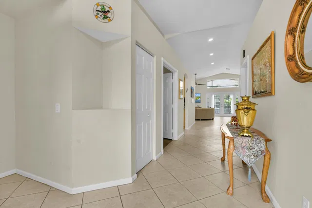 Residence photo 33