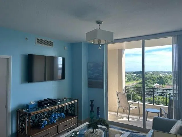 Cityplace South Tower Unit 725 photo 2