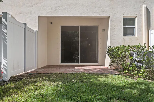 Residence photo 34
