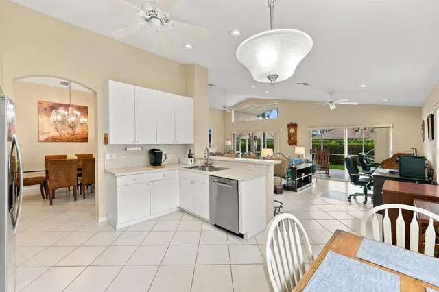  Residence photo 6
