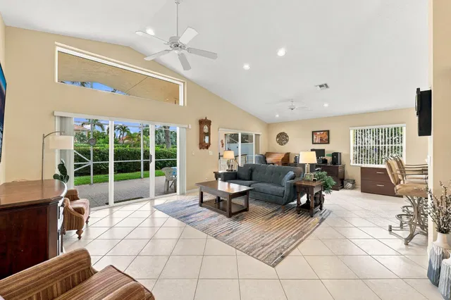 Residence photo 9