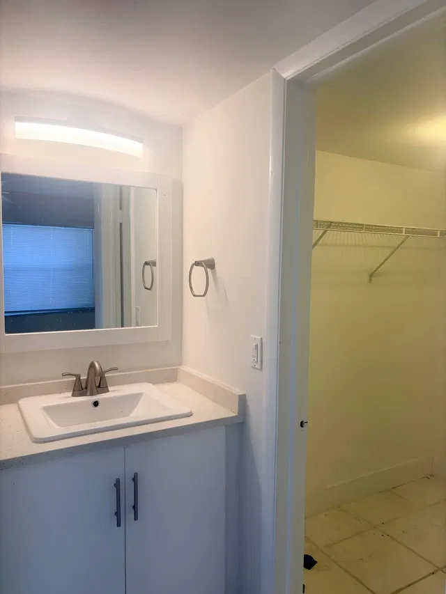  Unit 16 photo 8