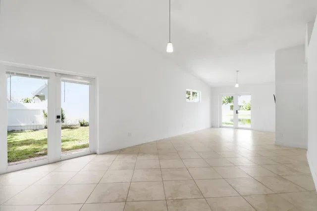Residence photo 12