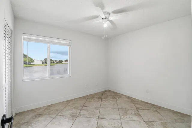 Residence photo 17