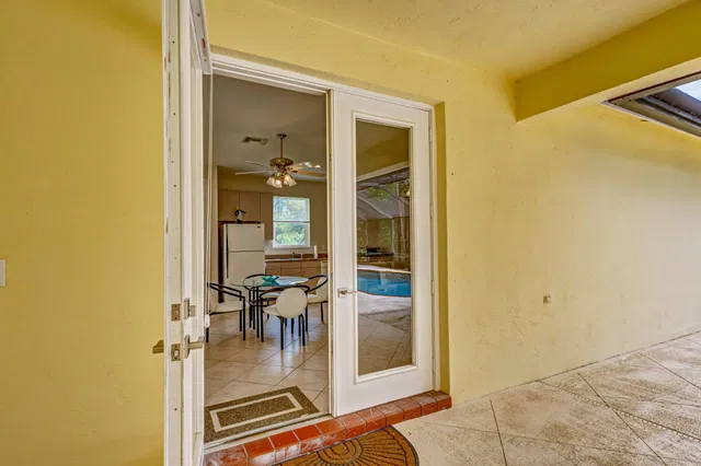 Residence photo 19