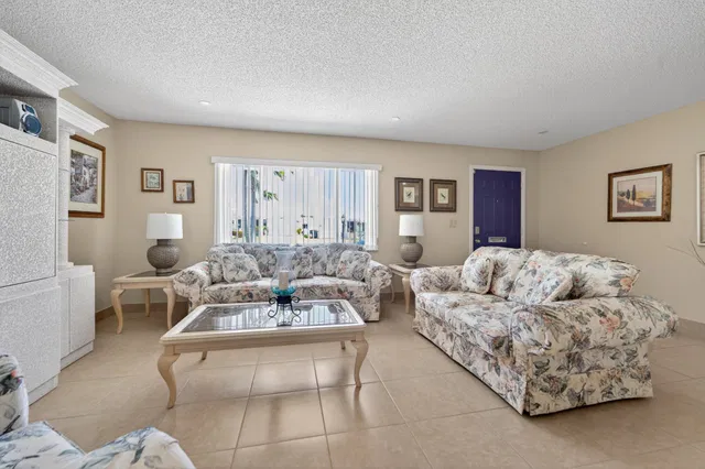  Residence photo 5
