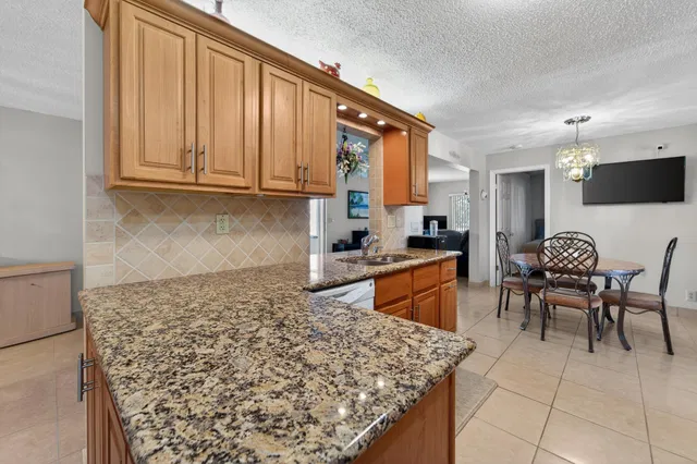  Residence photo 9
