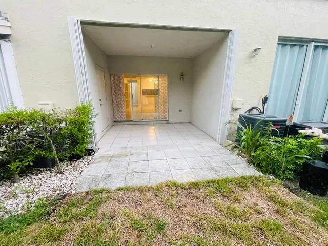 Residence photo 16