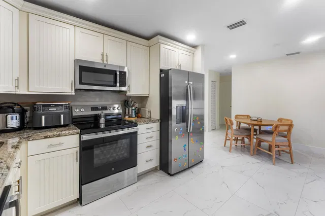  Residence photo 21