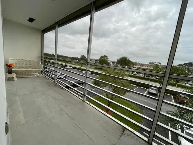  Residence photo 9