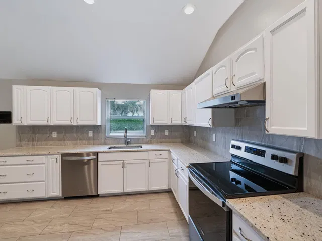  Residence photo 4